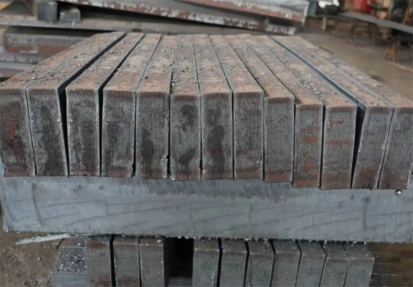 ���F����